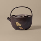Koyo Teapot lifestyle view 2