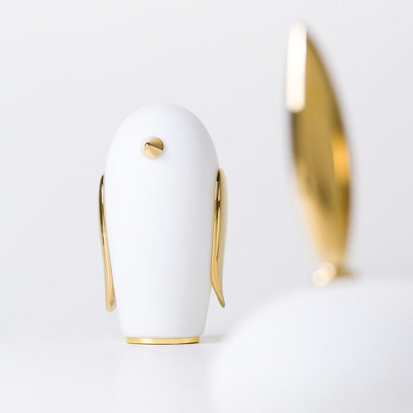 Gold Noot Noot (Penguin) Pet Table Lamp by Moooi